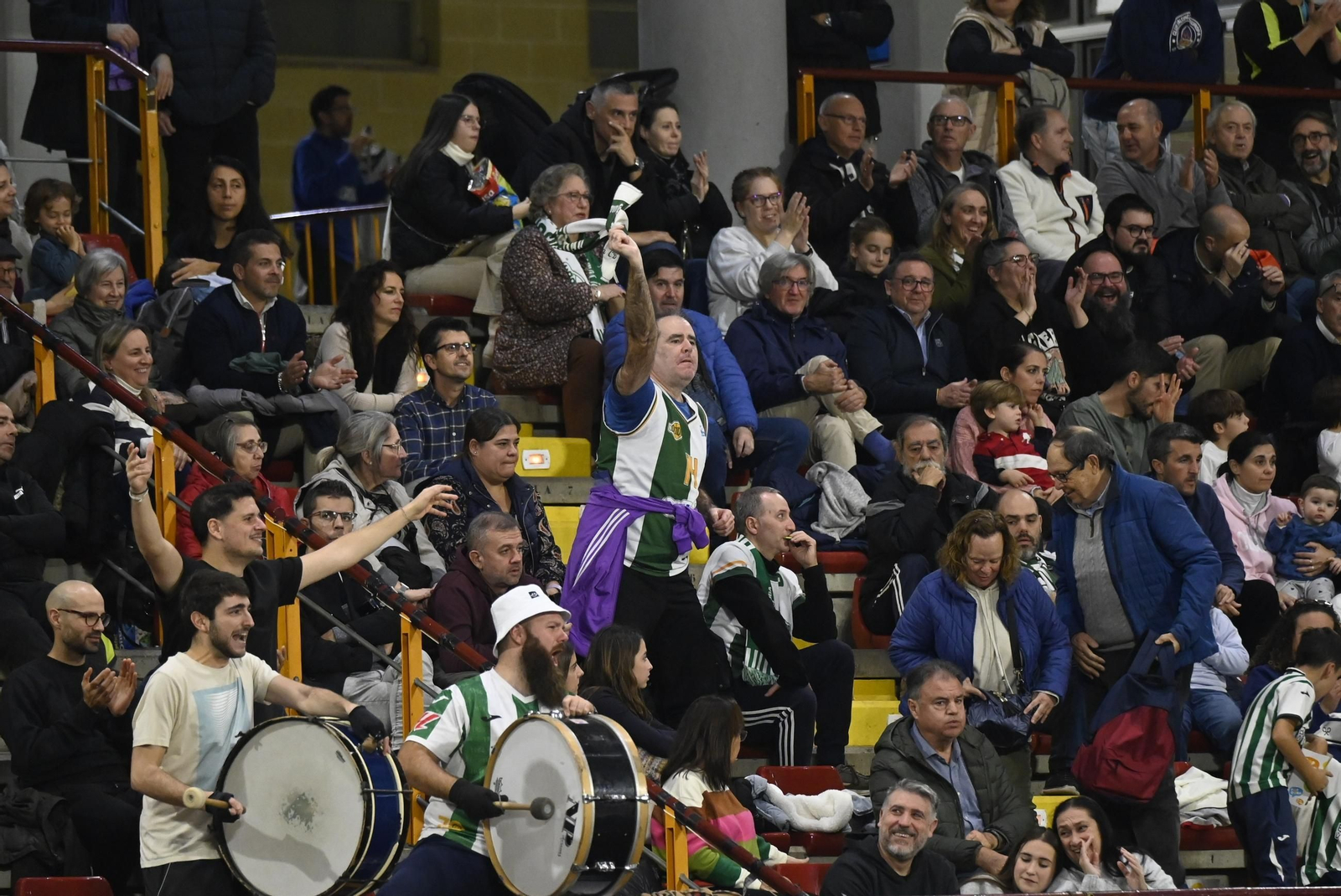Las mejores fotos del ambiente en Vista Alegre para el Coto Córdoba - Círculo Gijón