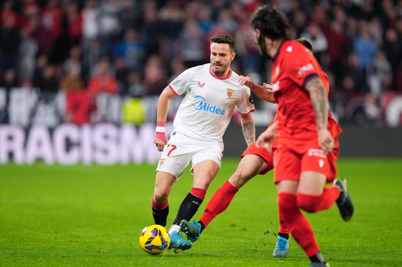 Las fotos del pobrísimo paso de Saúl Ñíguez por el Sevilla