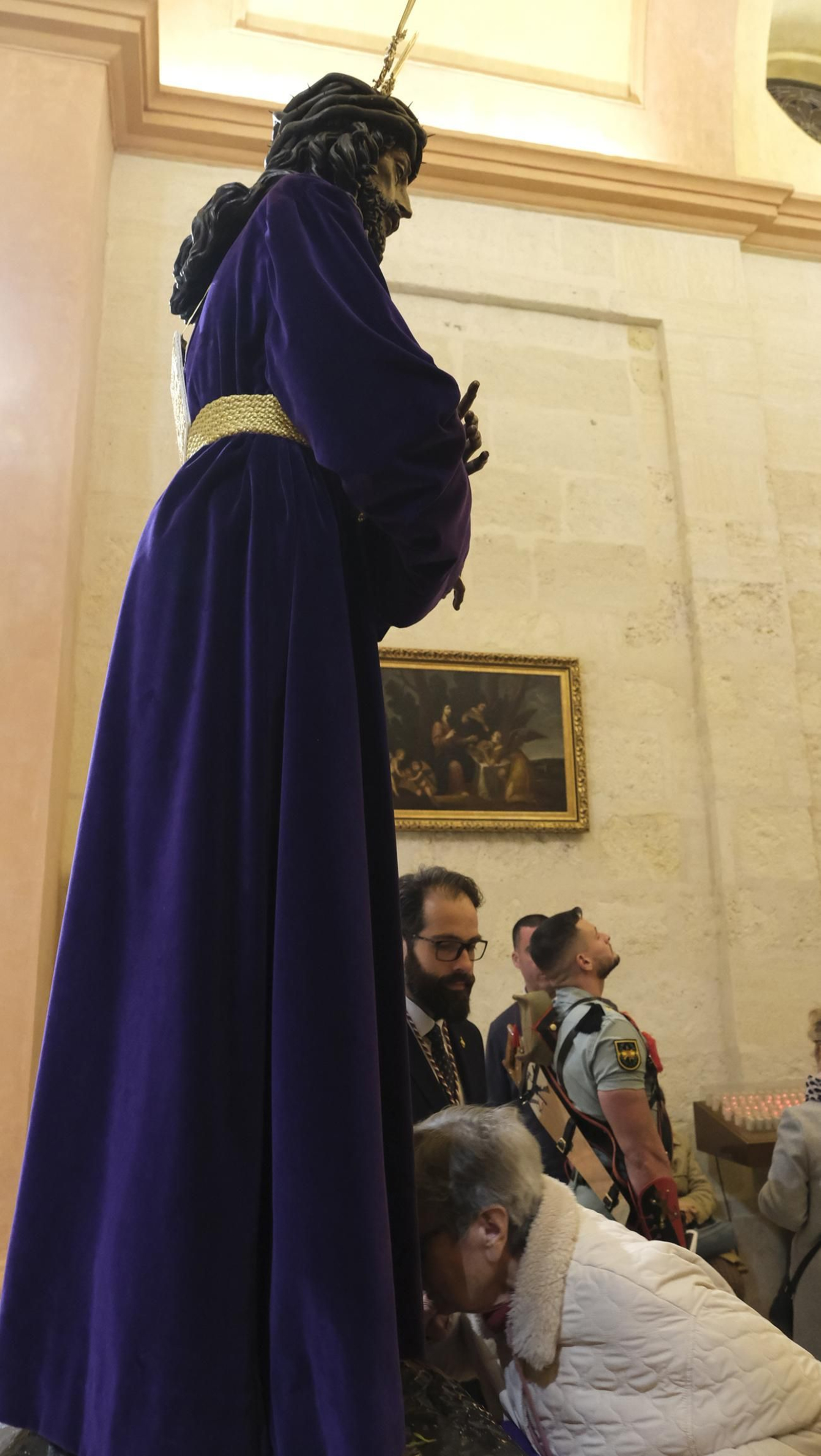 Imágenes del multitudinario besapiés del Cristo de Medinaceli en la Catedral de Almería