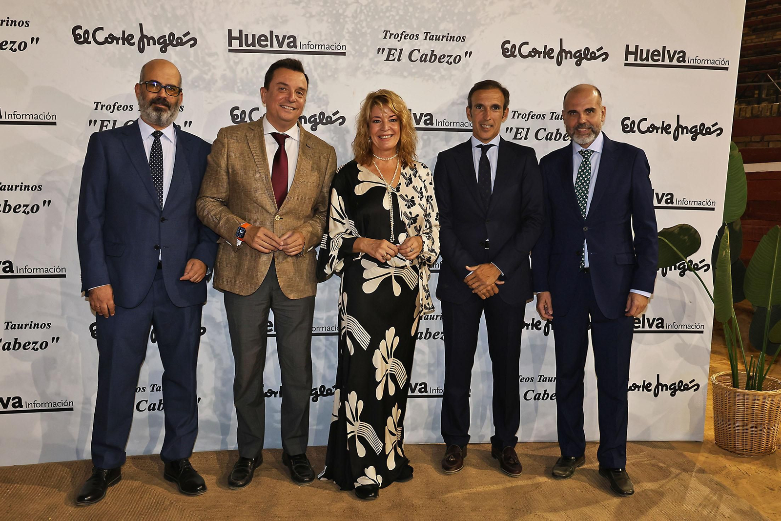 Imágenes del ambiente en la entrega de la XXXII edición de los premios taurinos "El Cabezo"