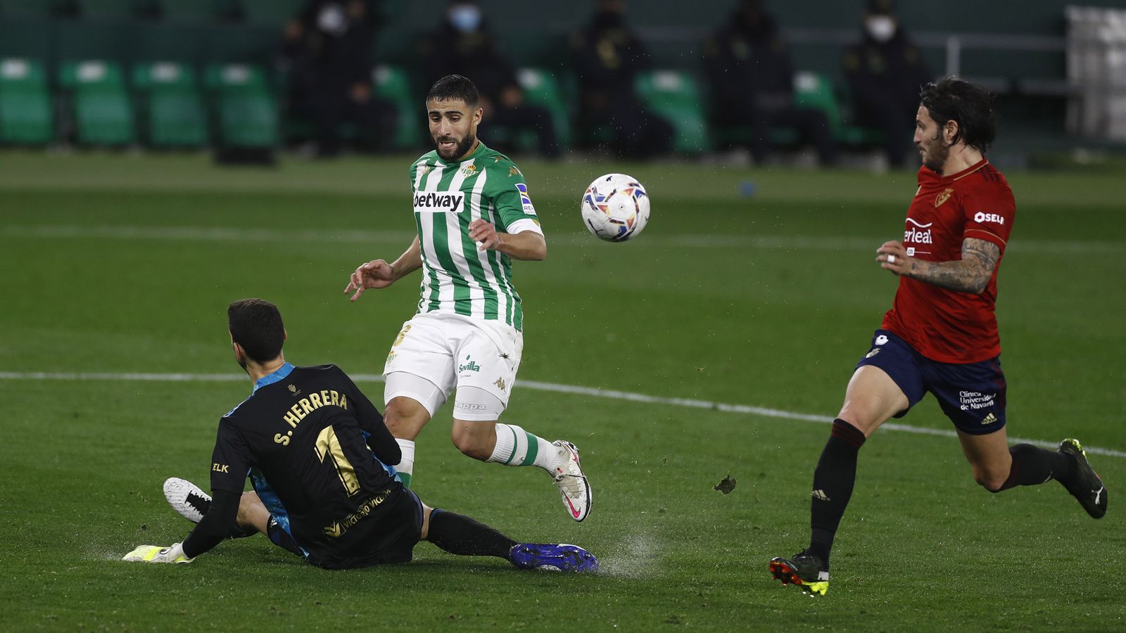 Fekir no culmina ante Sergio Herrera.