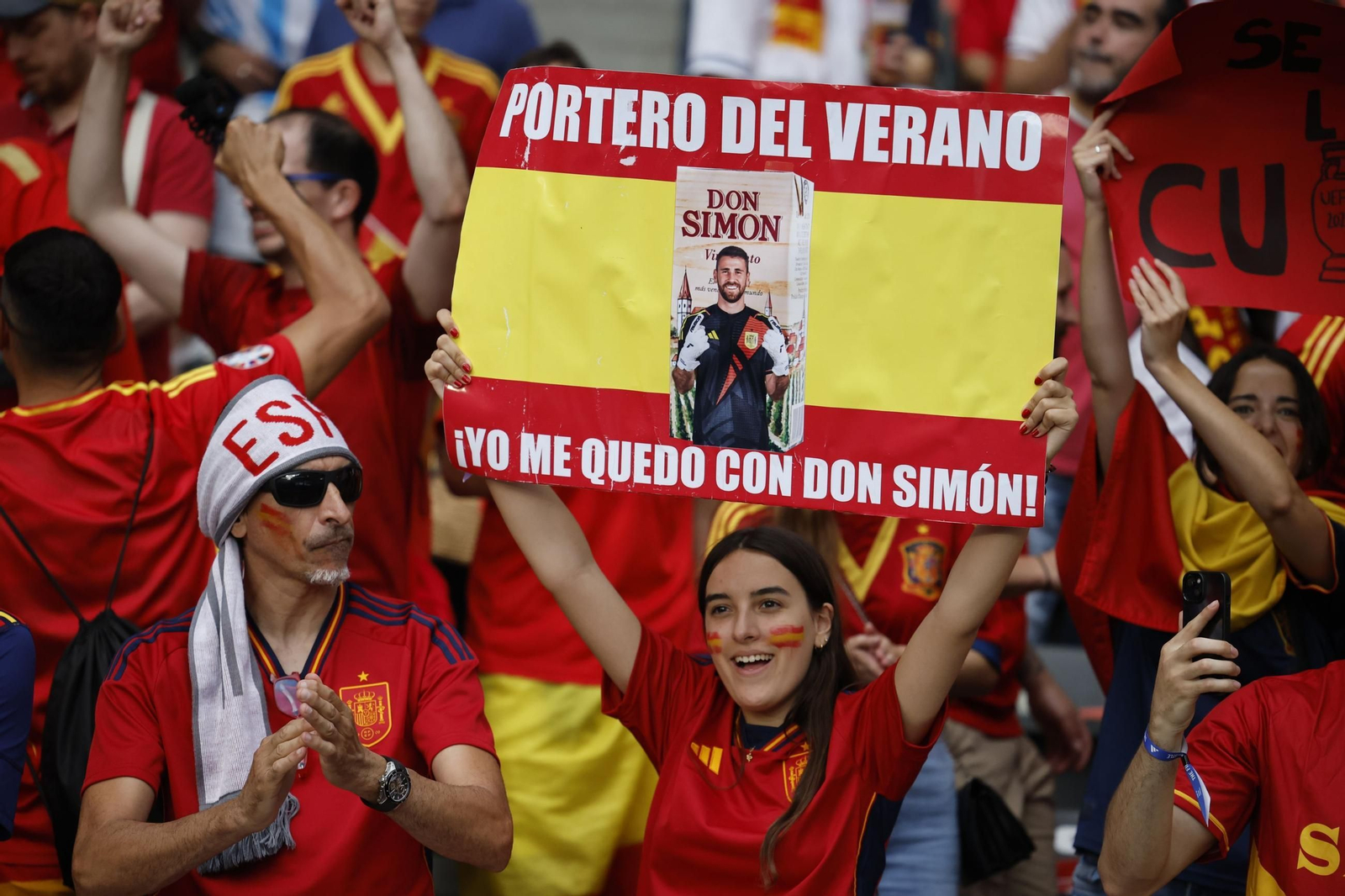Las fotos de los aficionados de España e Inglaterra antes de la final