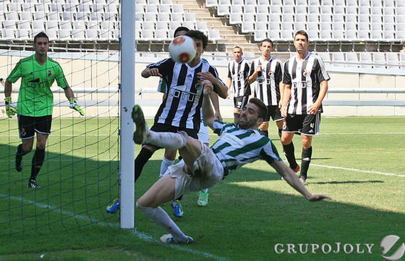 Los linenses enlazan en Córdoba su segundo triunfo fuera de casa (1-2)

Foto: Oscar Barrionuevo
