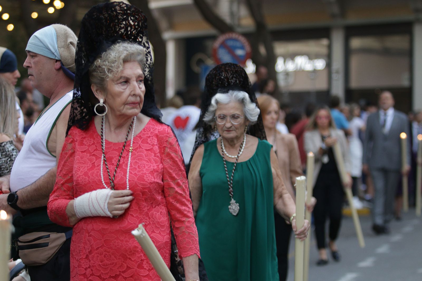 Imágenes de La Magna por las calles de Almería