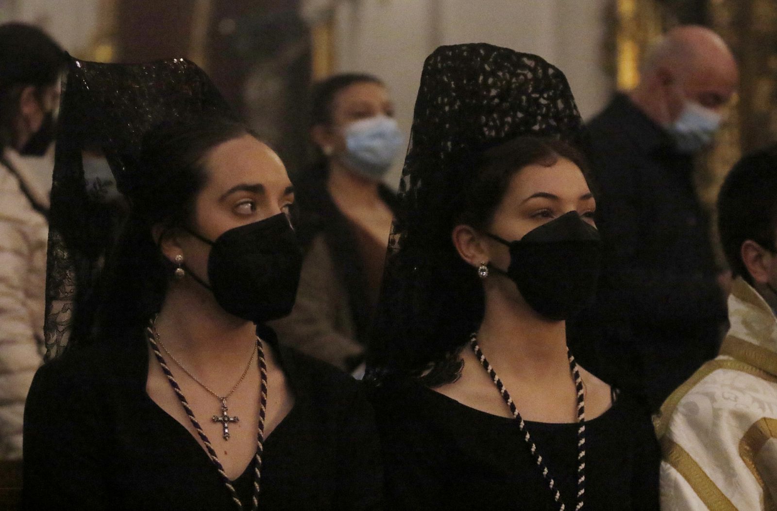 Las imágenes de impotencia en la Trinidad: la Santa Faz suspende su procesión en Córdoba