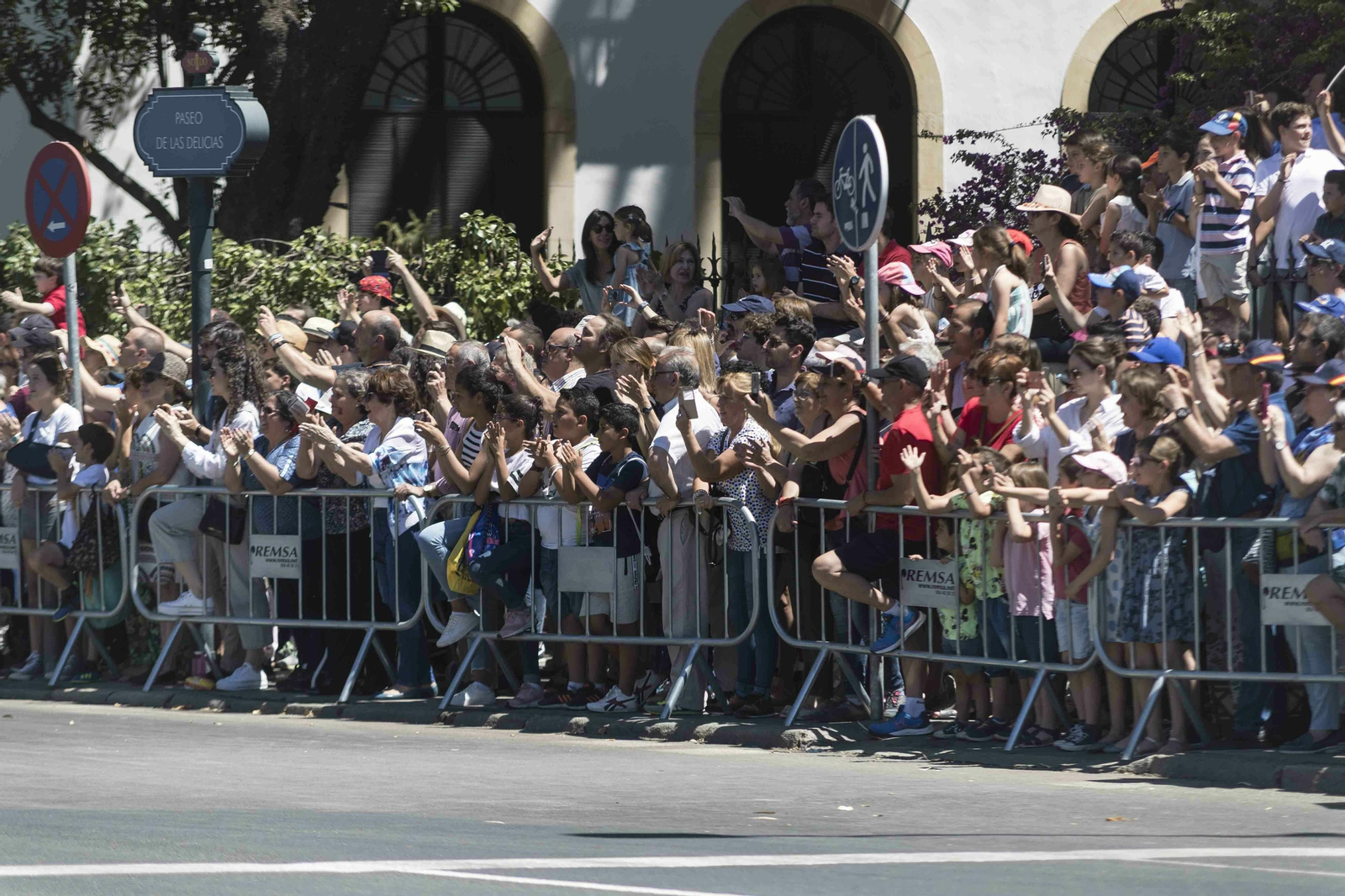 Las imágenes del desfile del Día de las Fuerzas Armadas en Sevilla