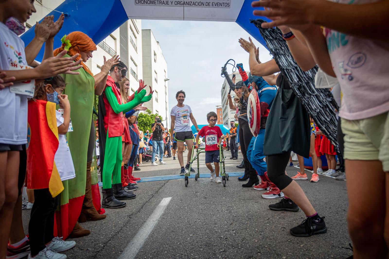Imágenes: Cádiz vive la carrera solidaria de la Milla Verde