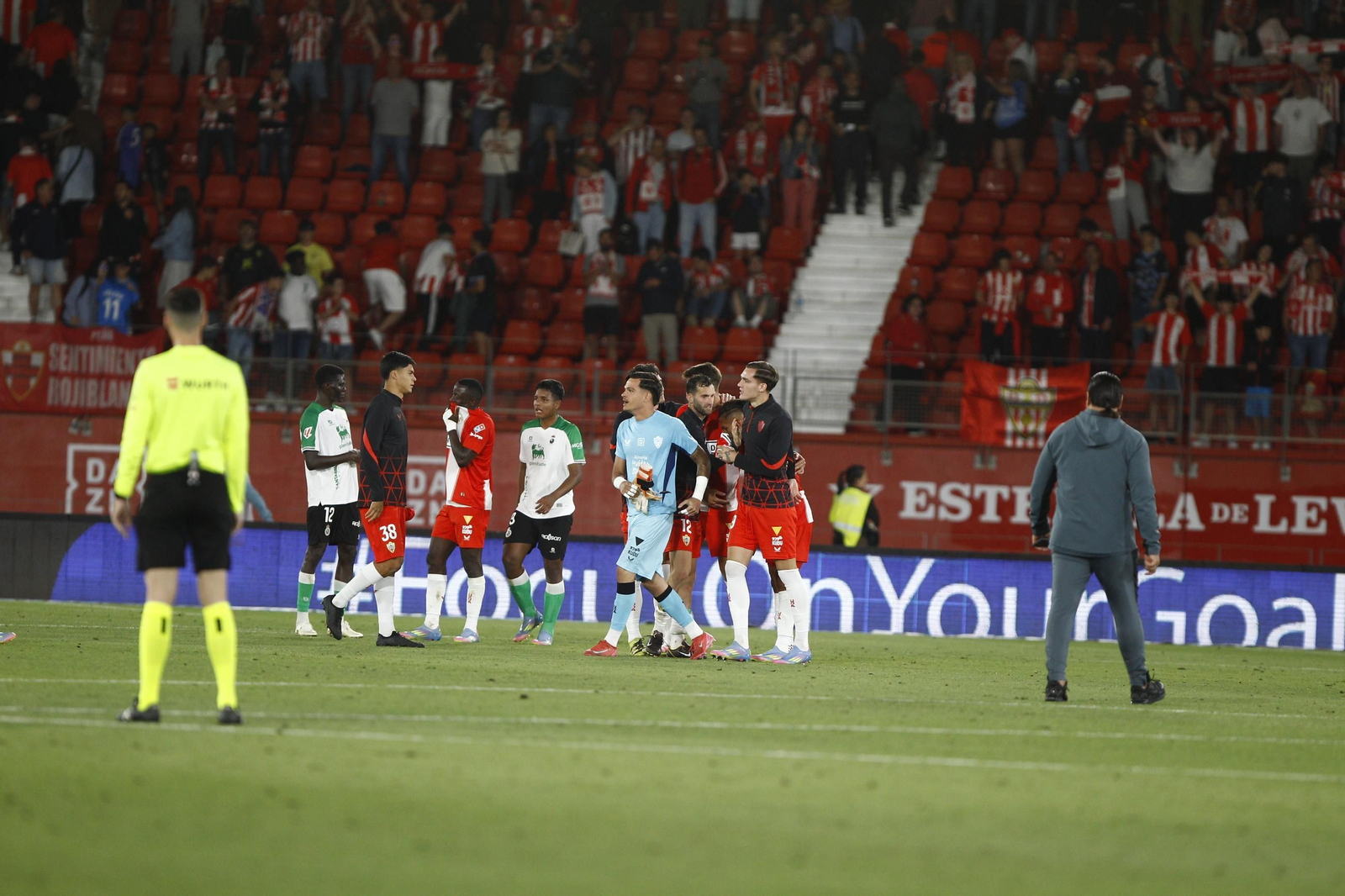 U.D. Almería-Racing de Santander, en imágenes