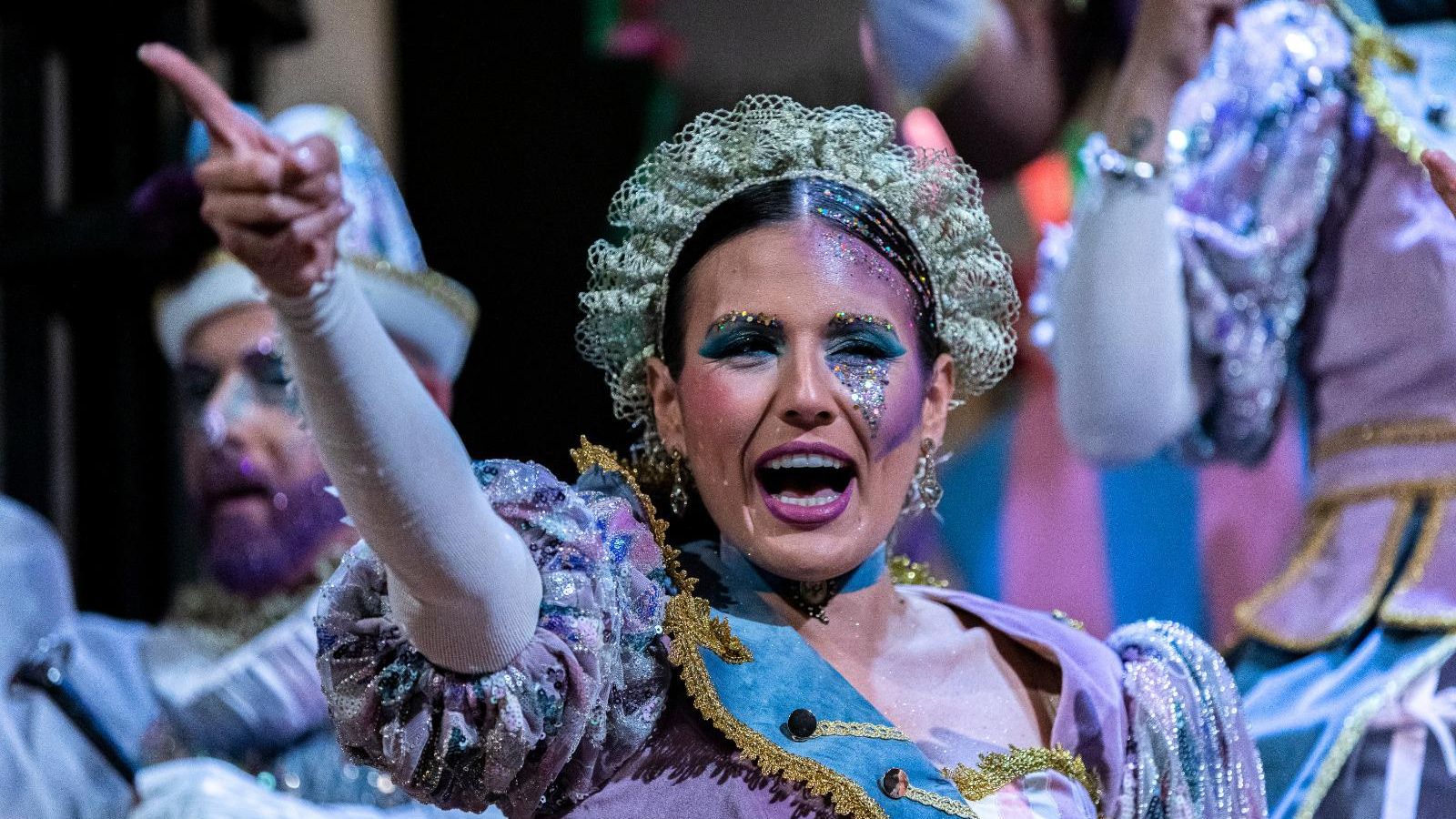 Búscate entre las mejores imágenes de la final del COAC 2025 del Carnaval de Cádiz