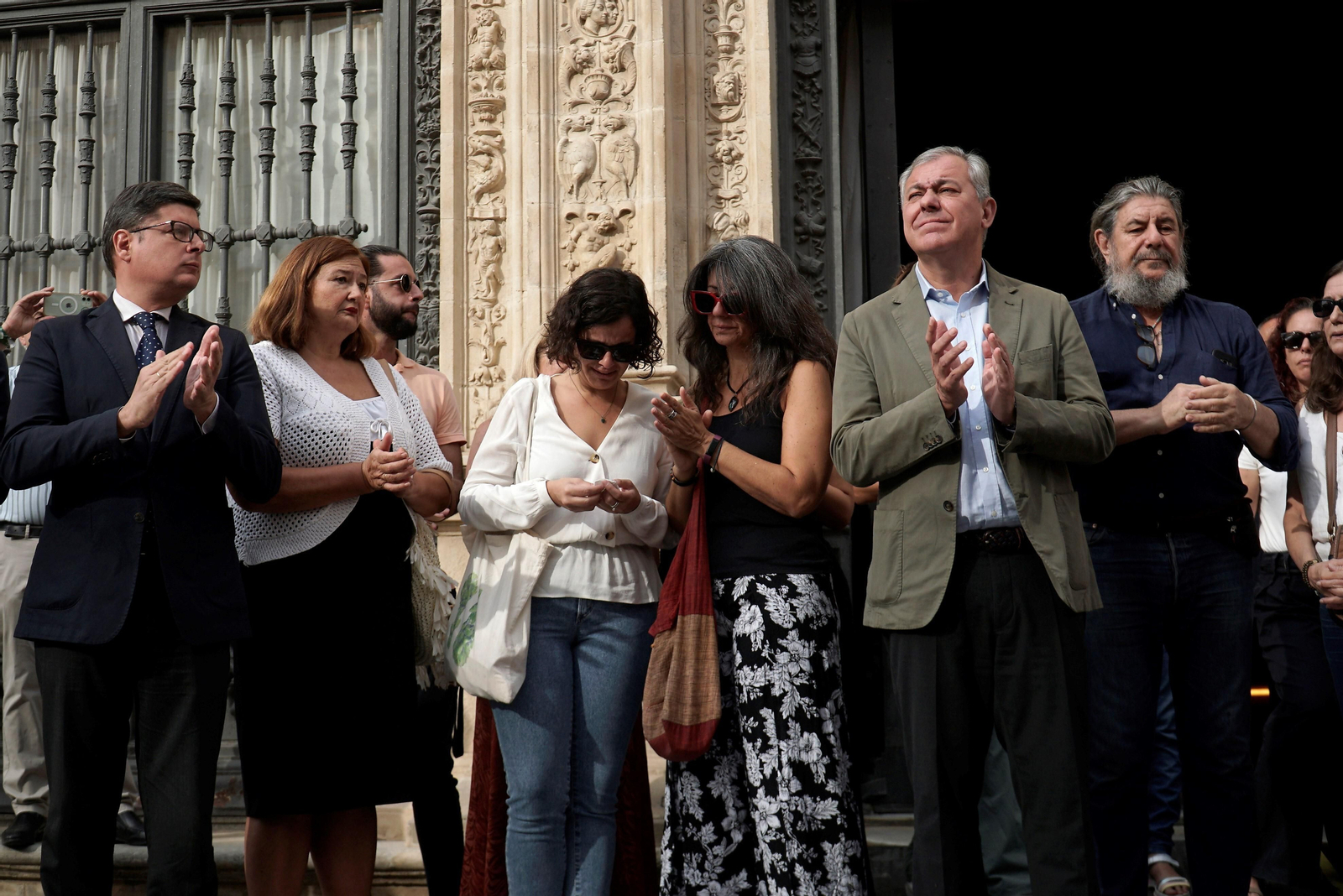 Minuto de silencio en Sevilla por la muerte de soldado sevillana Maya Villalobo