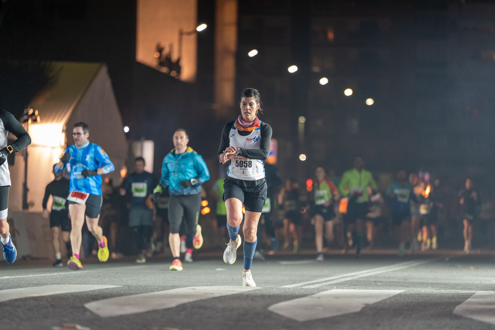 En imágenes: búscate en tu llegada a meta de la Carrera de San Antón 2026 (7)