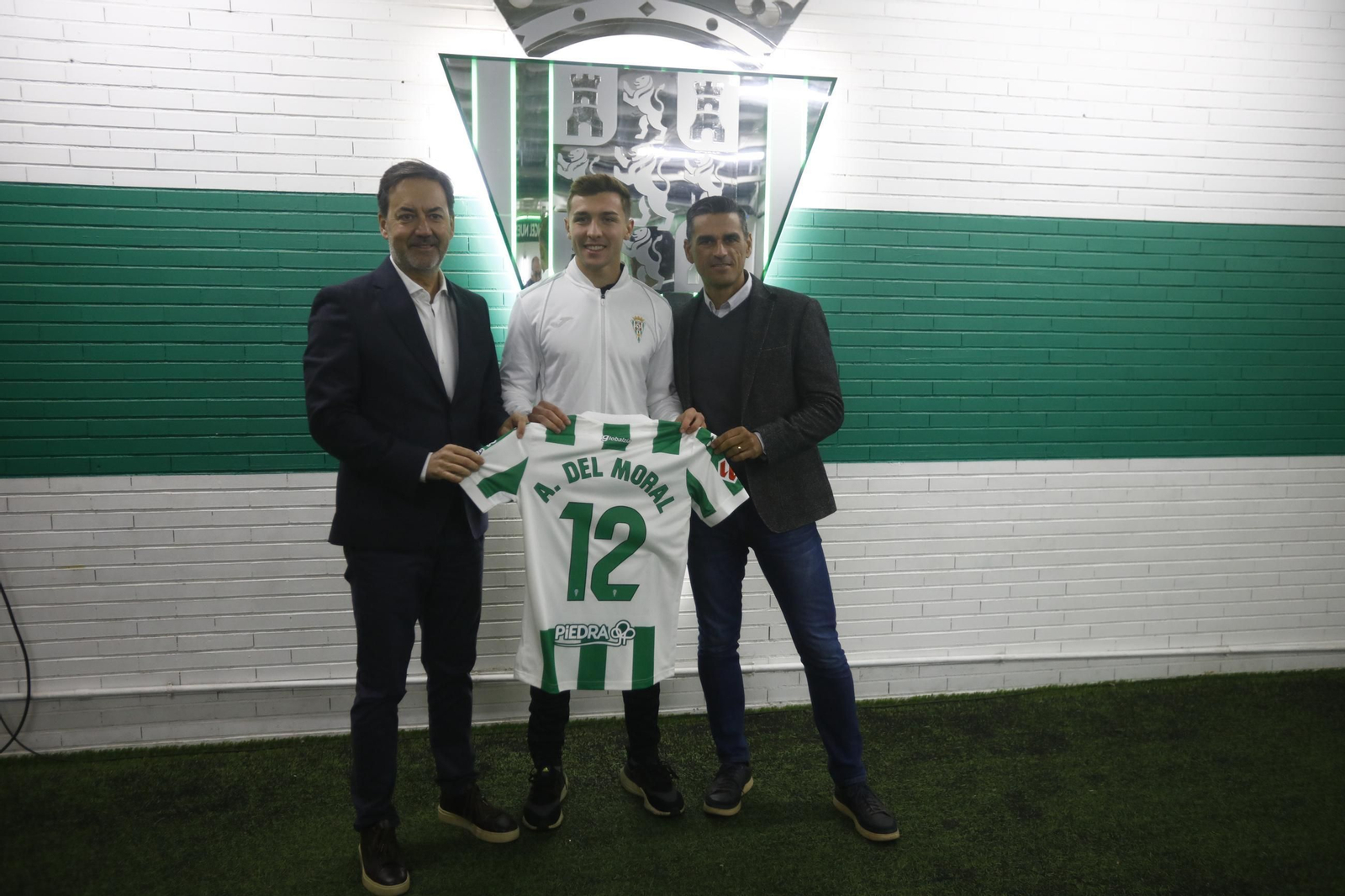 Las mejores fotos de la presentación de Del Moral como jugador del Córdoba aCF
