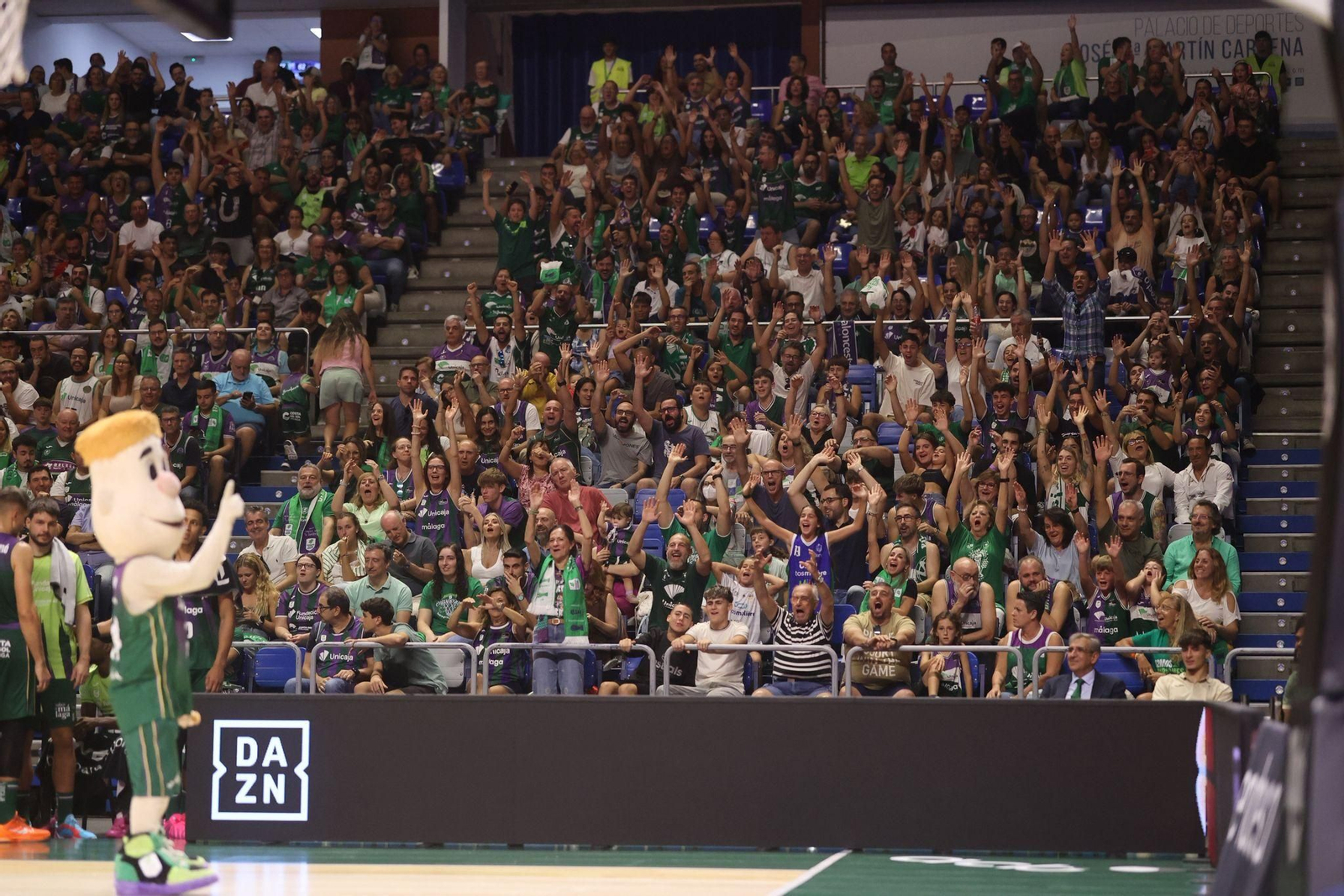 Búscate en el Carpena durante el Unicaja - Bilbao Basket