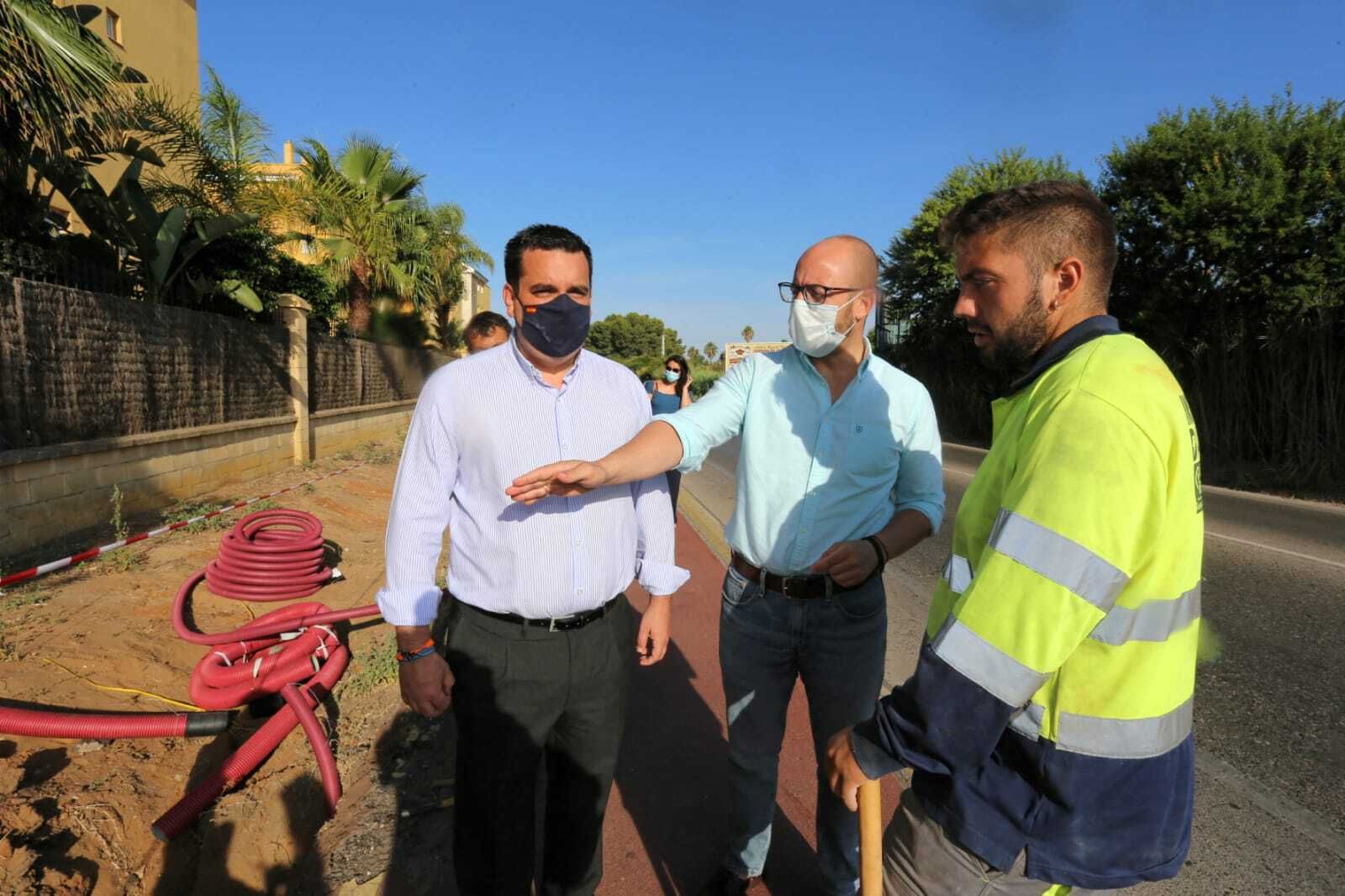 La visita del alcalde Germán Beardo y el concejal de Mantenimiento Urbano, Curro Martínez, a las obras.