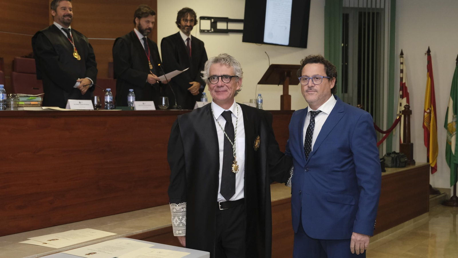 Entrega de insignias de 25 años de colegiado en el Colegio de Abogados de Almería, en imágenes