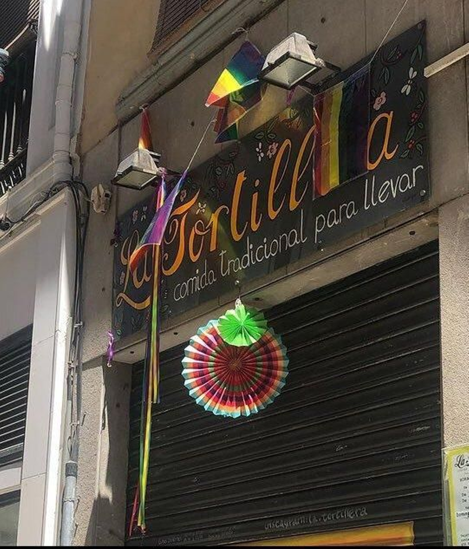 La Tortillera, una tienda de comida de Granada, sufre dos ataques a su decoración LGTBI+