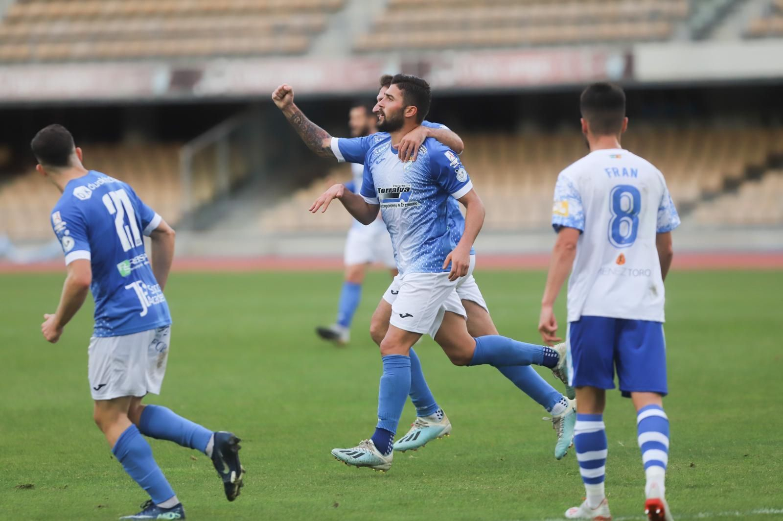 Chuma celebra su golazo al Arcos en la recta final de la primera parte.