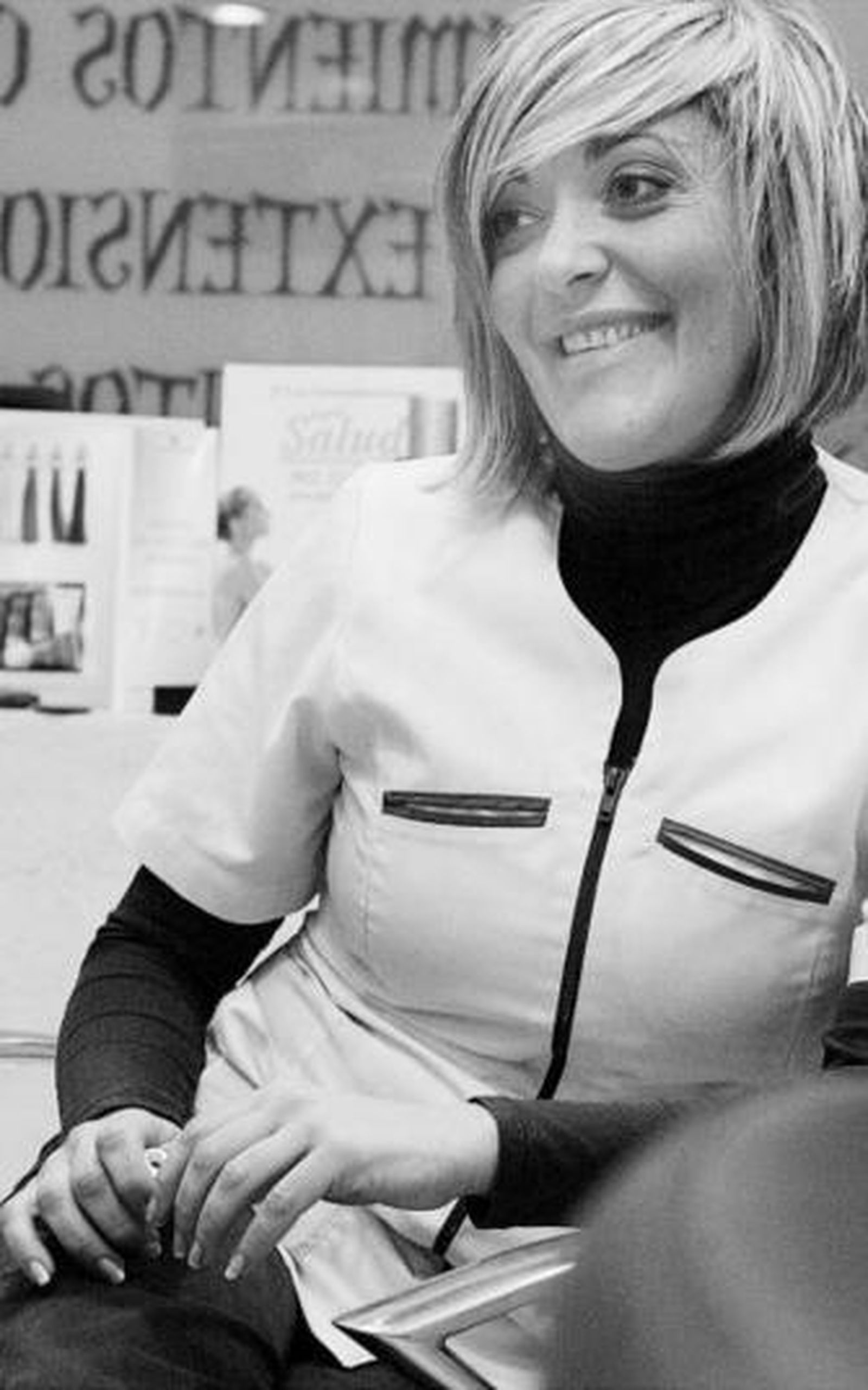 Imagen de la pregonera en su lugar de trabajo.