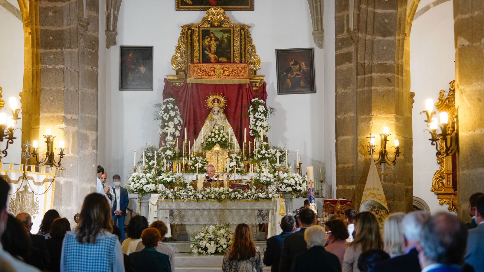 Misa en honor de la Virgen de Veredas.