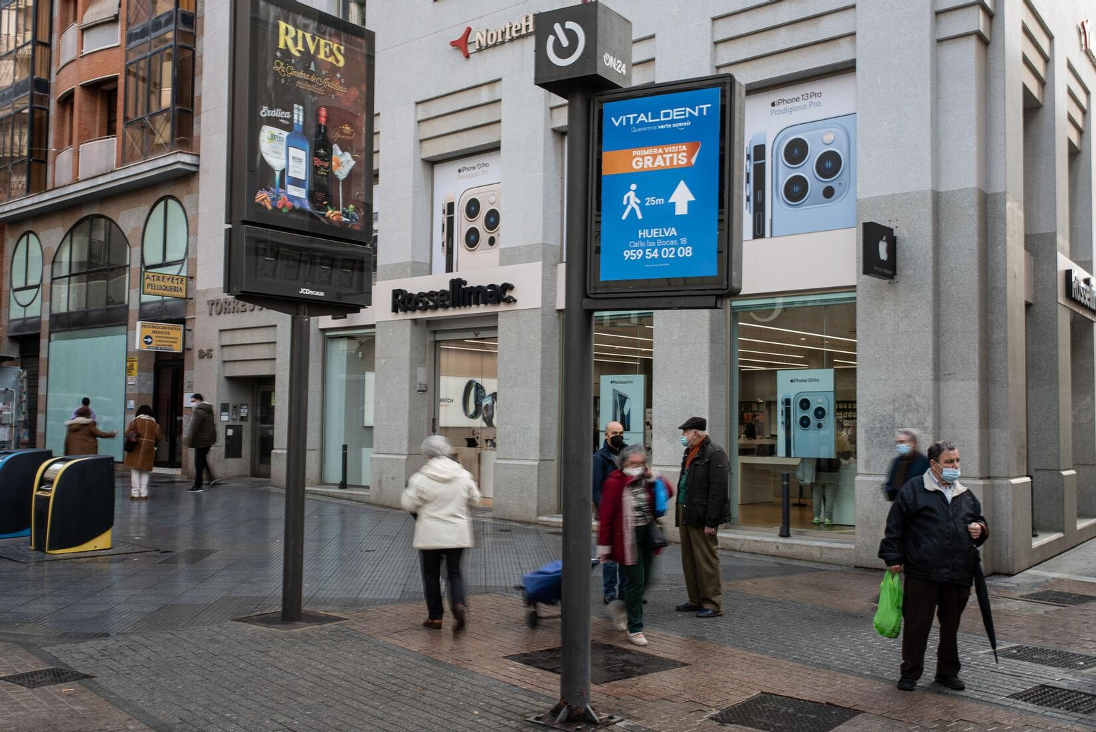 Ambiente en el centro de Huelva en el día de ayer.