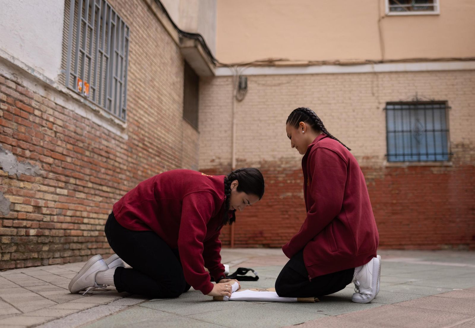 Así vivió Granada la salida de la Hermandad del Trabajo 2025