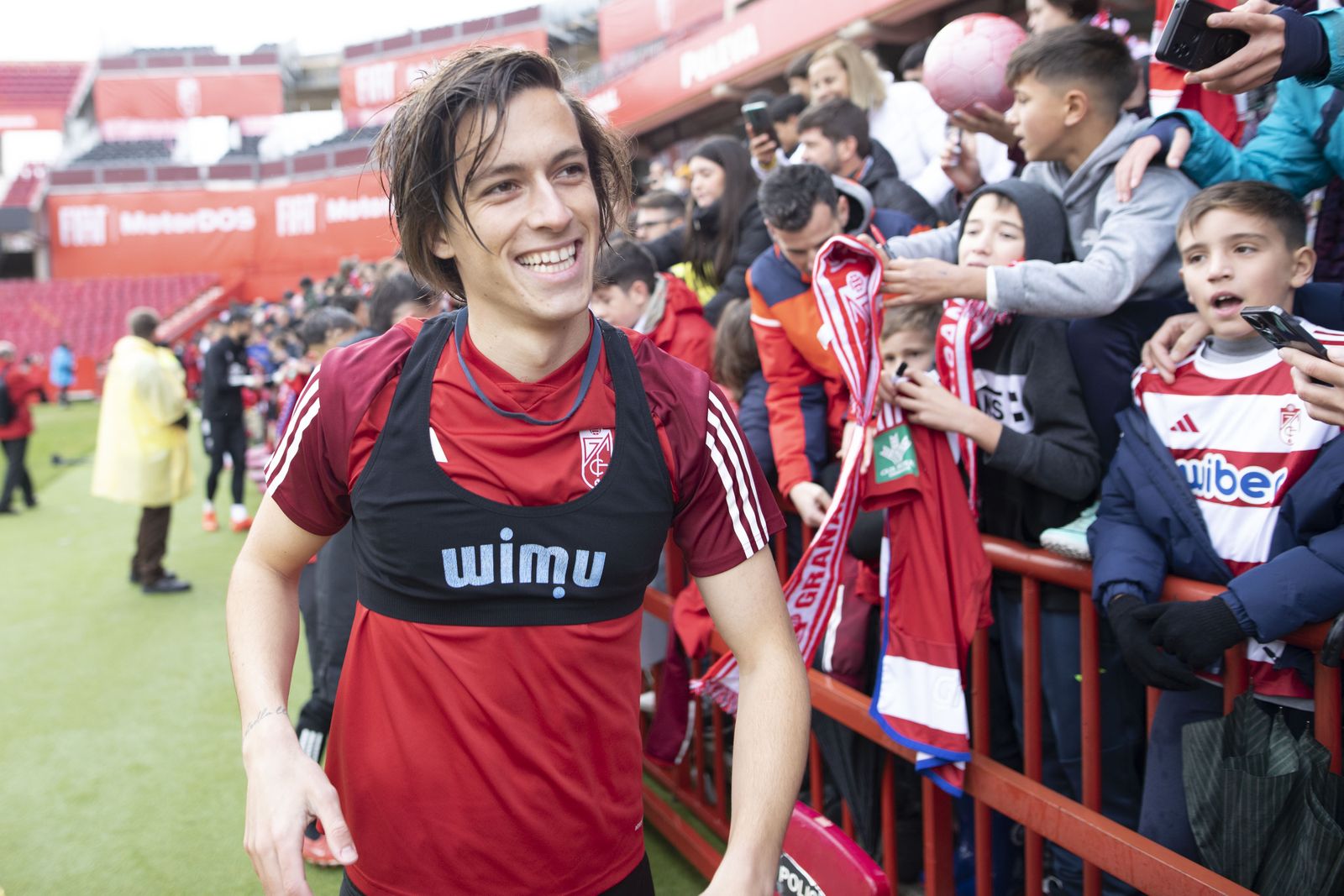 Las mejores imágenes del entrenamiento con público del Granada CF