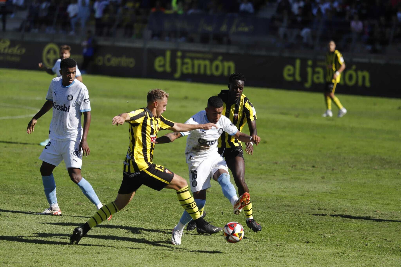 Un momento del encuentro de Copa del Rey entre el San Roque y el Girona.