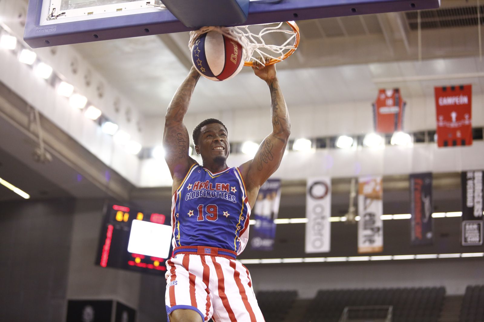 El espectáculo de los Globetrotters inunda el Palacio de Deportes
