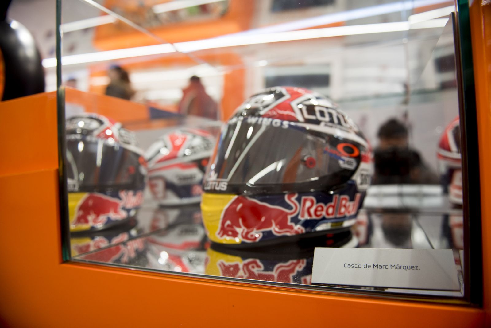 Imágenes de la foto de Marc Márquez que se exhibe en Granada