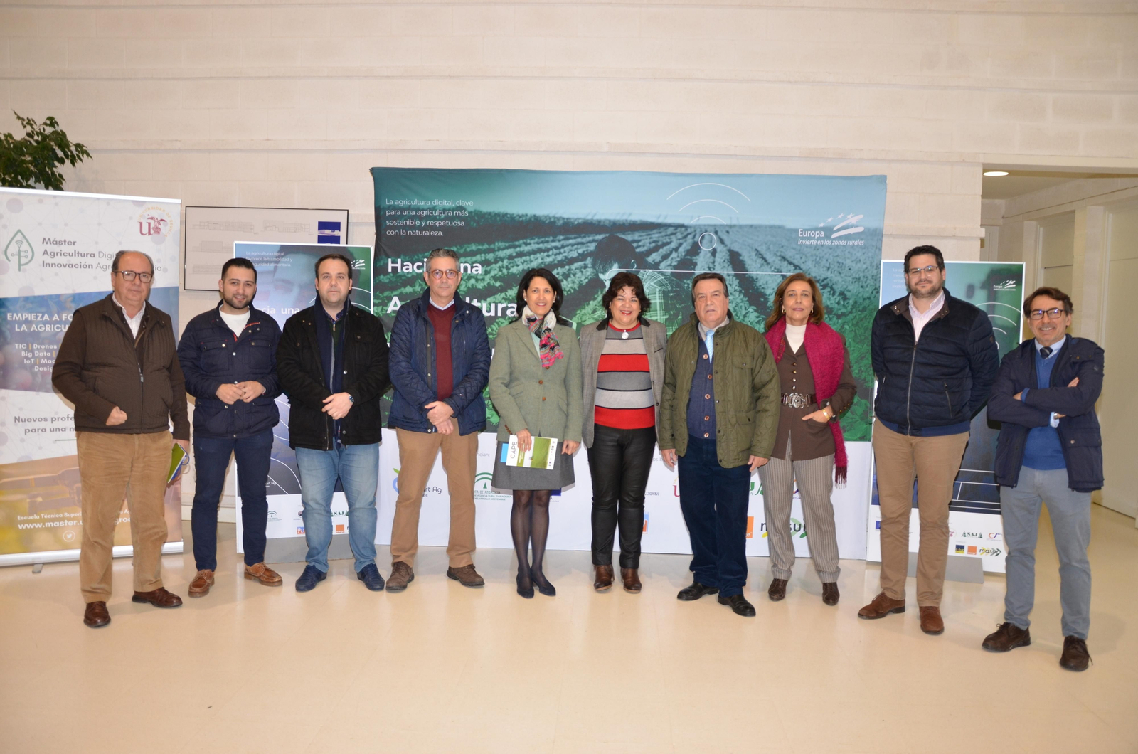 Foto de familia en la Jornada Smart AG Services: “Hacia una agricultura digital”, de Asaja-Sevilla.