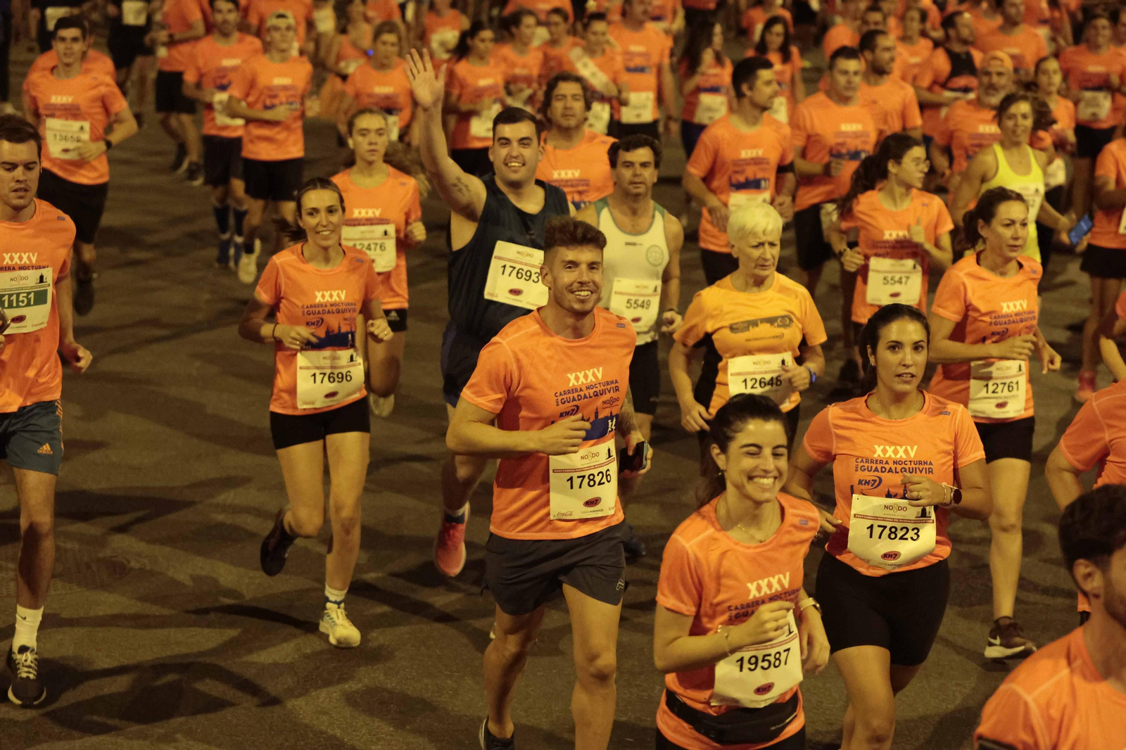 Búscate en las fotos de la Carrera Nocturna (III)