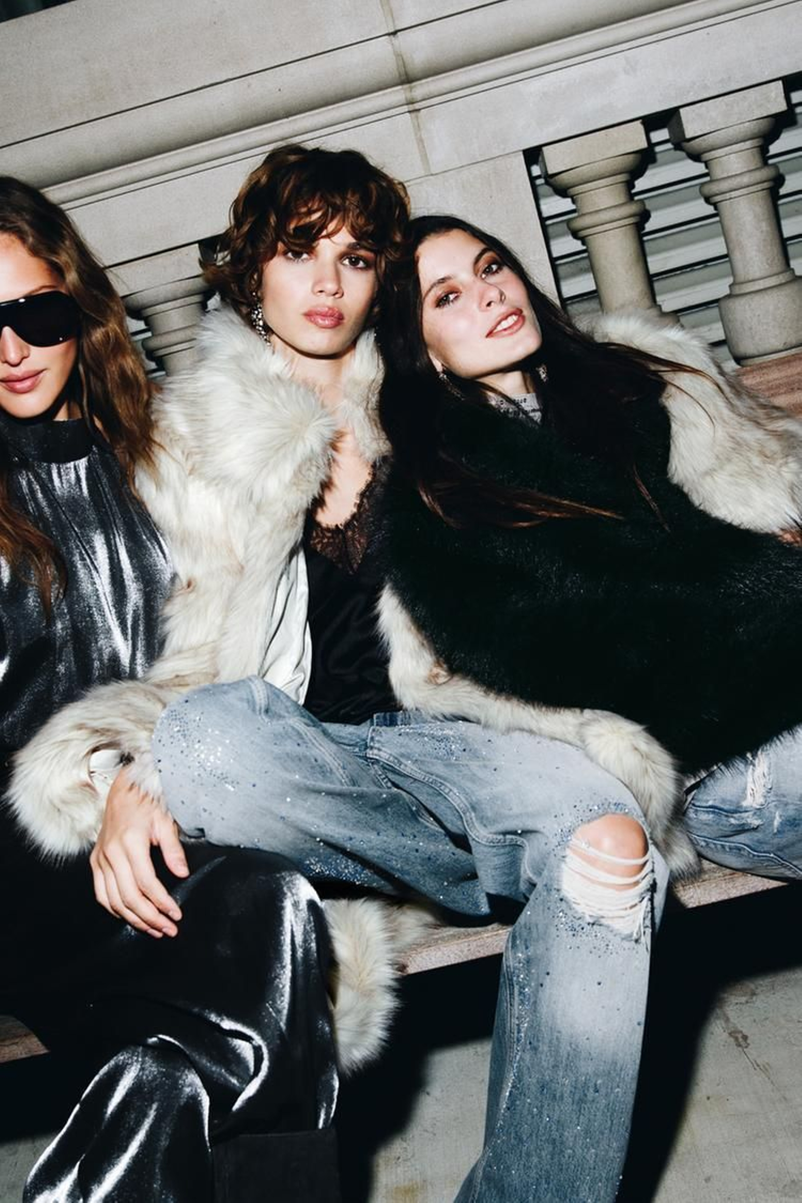 Pantalones de fiesta con descosidos y lentejuelas