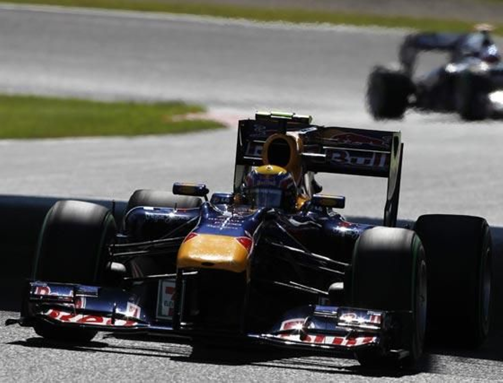 Fernando Alonso logra superar el peor circuito que le quedaba para Ferrari F10 con un tercer puesto detrás de los Red Bull del alemán Sebastian Vettel y del australiano Mark Webber

Foto: efe