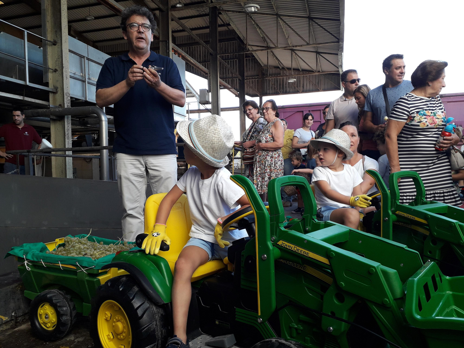 La primera vendimia infantil de Montilla, en imágenes