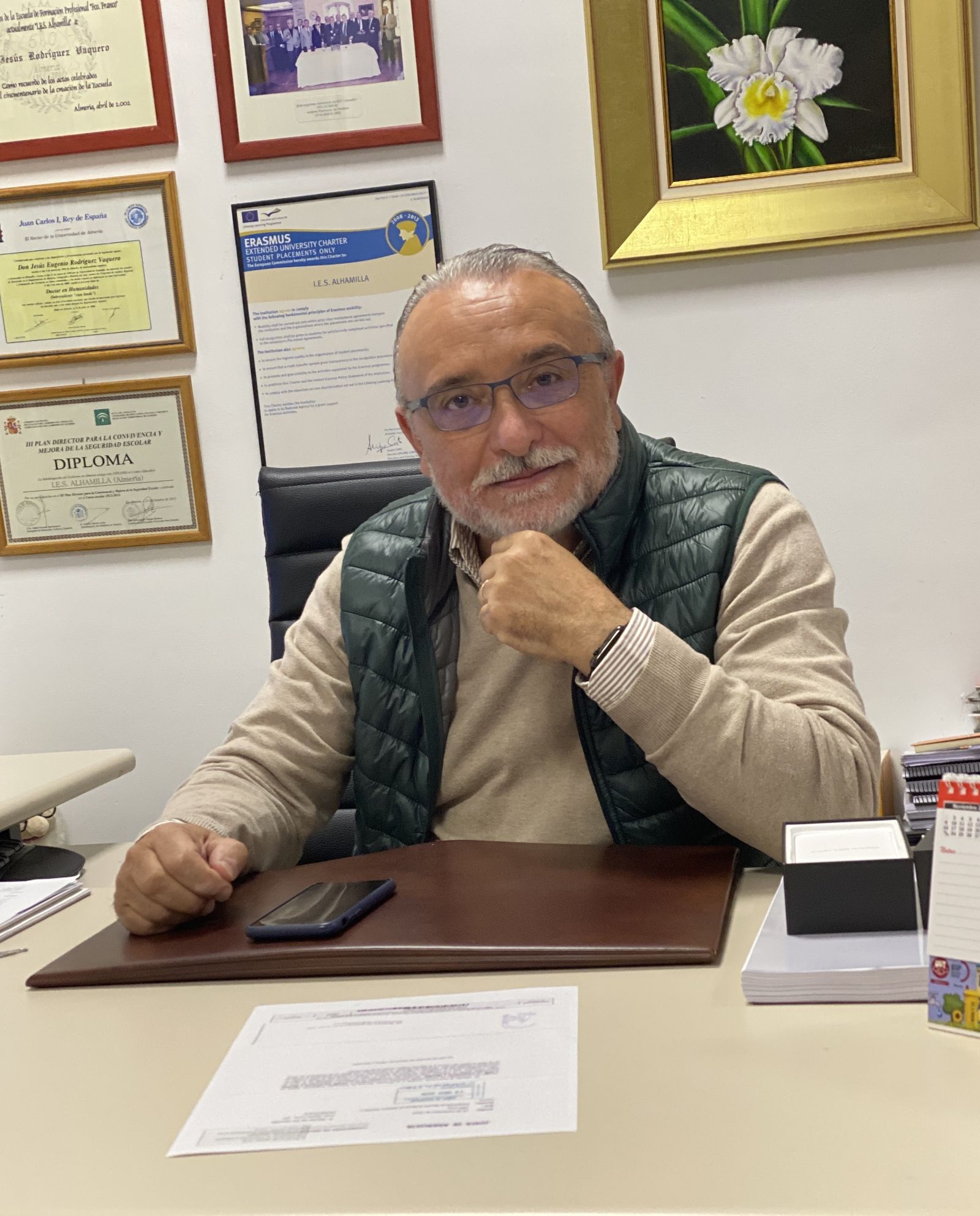 En su despacho de la dirección.