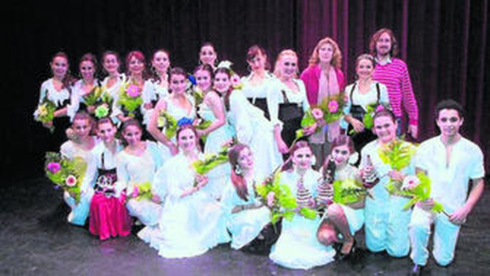 El grupo 'Dime si no es amor' que obtuvo el primer premio.