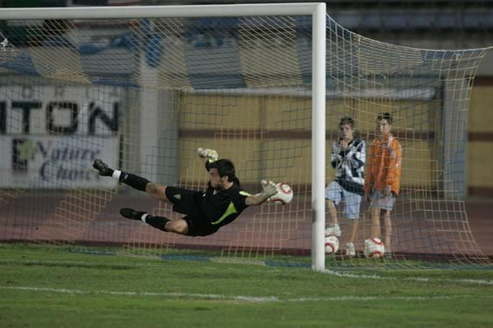 La estirada de Campos no fue suficiente para evitar el 1-0. 

Foto: Javier Alonso