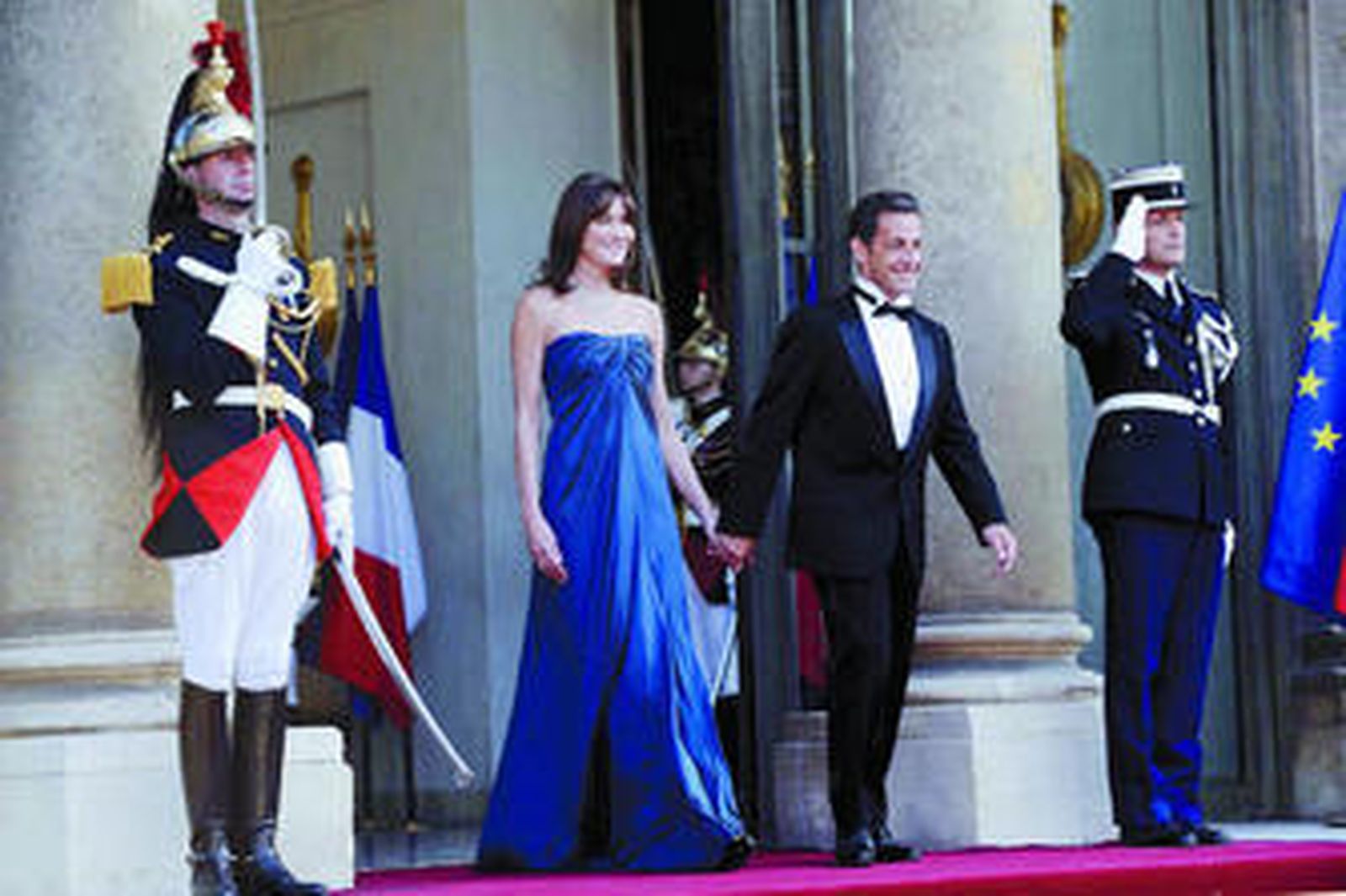 Carla Bruni deslumbra en una cena de gala con el emir de Qatar en el Elíseo