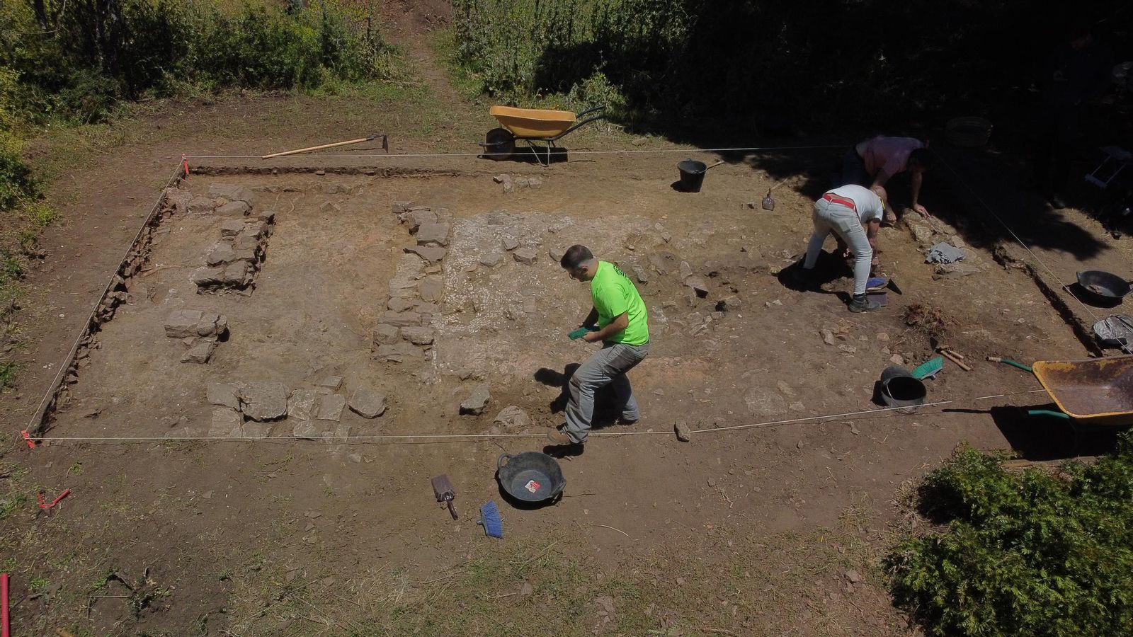 Un equipo de arqueólogos de la Universidad de Cádiz descubre en Castellar de la Frontera una aldea del siglo XII.