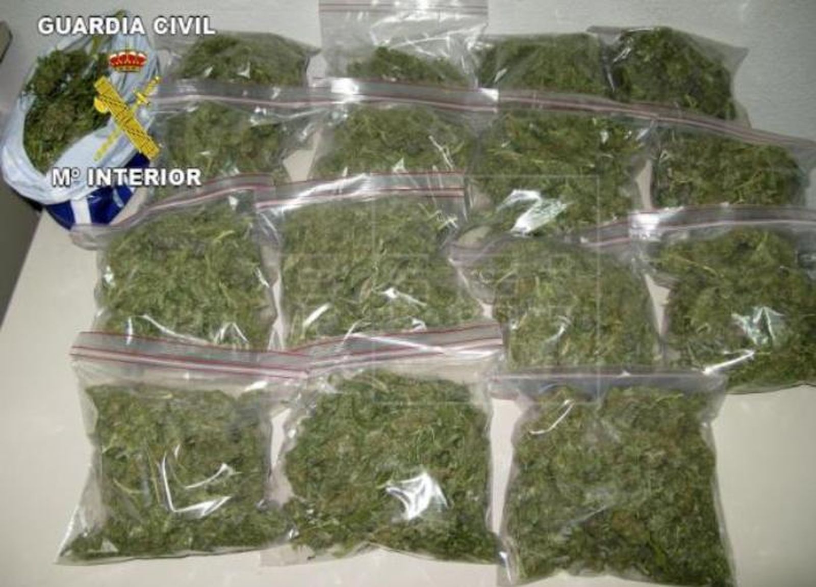 Paquetes de marihuana envasados al vacío e incautados en el aeropuerto de Alicante.