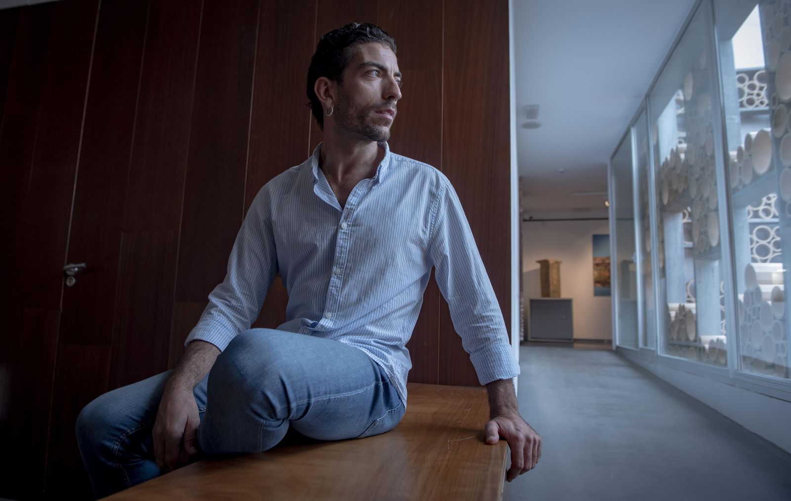 David Coria, fotografiado en el Centro de Cerámica Triana, la oficina permanente de la Bienal.’