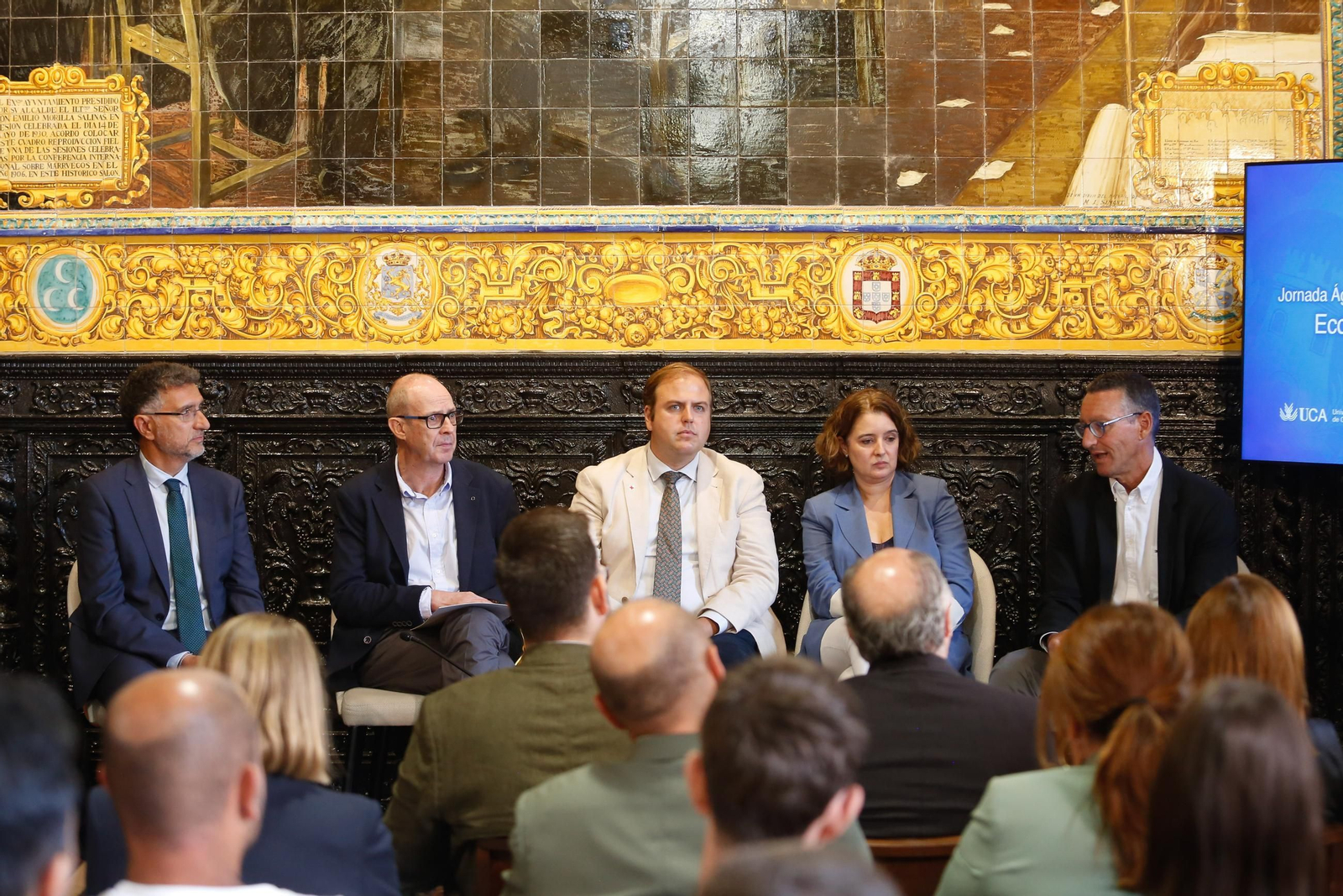 Fotos de la mesa redonda sobre economía azul y sostenibilidad, de las Cátedras Telefónica y la UCA