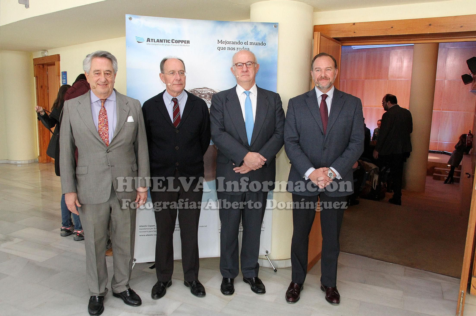 Mesa redonda en la FOE sobre retos y oportunidades de la transición energética, en imágenes