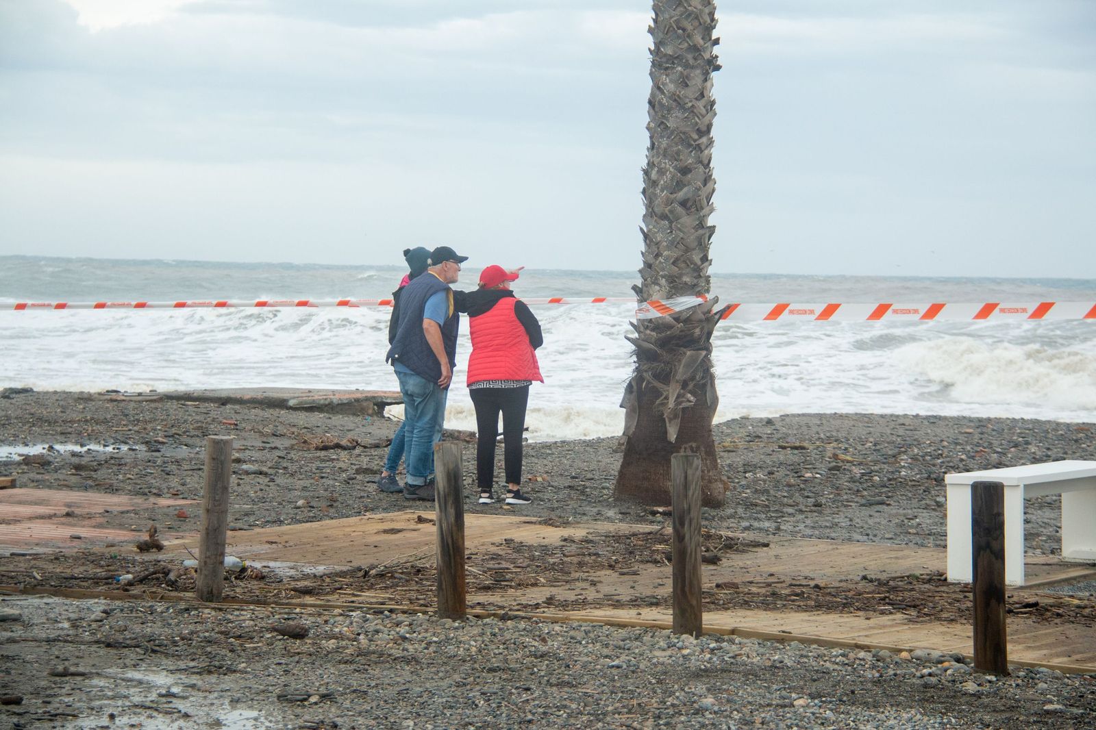 El temporal se ceba con Playa Granada