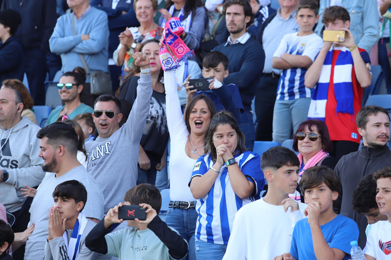 Imágenes del gran ambiente en el Nuevo Colombino para ver el  Recre-Burgos