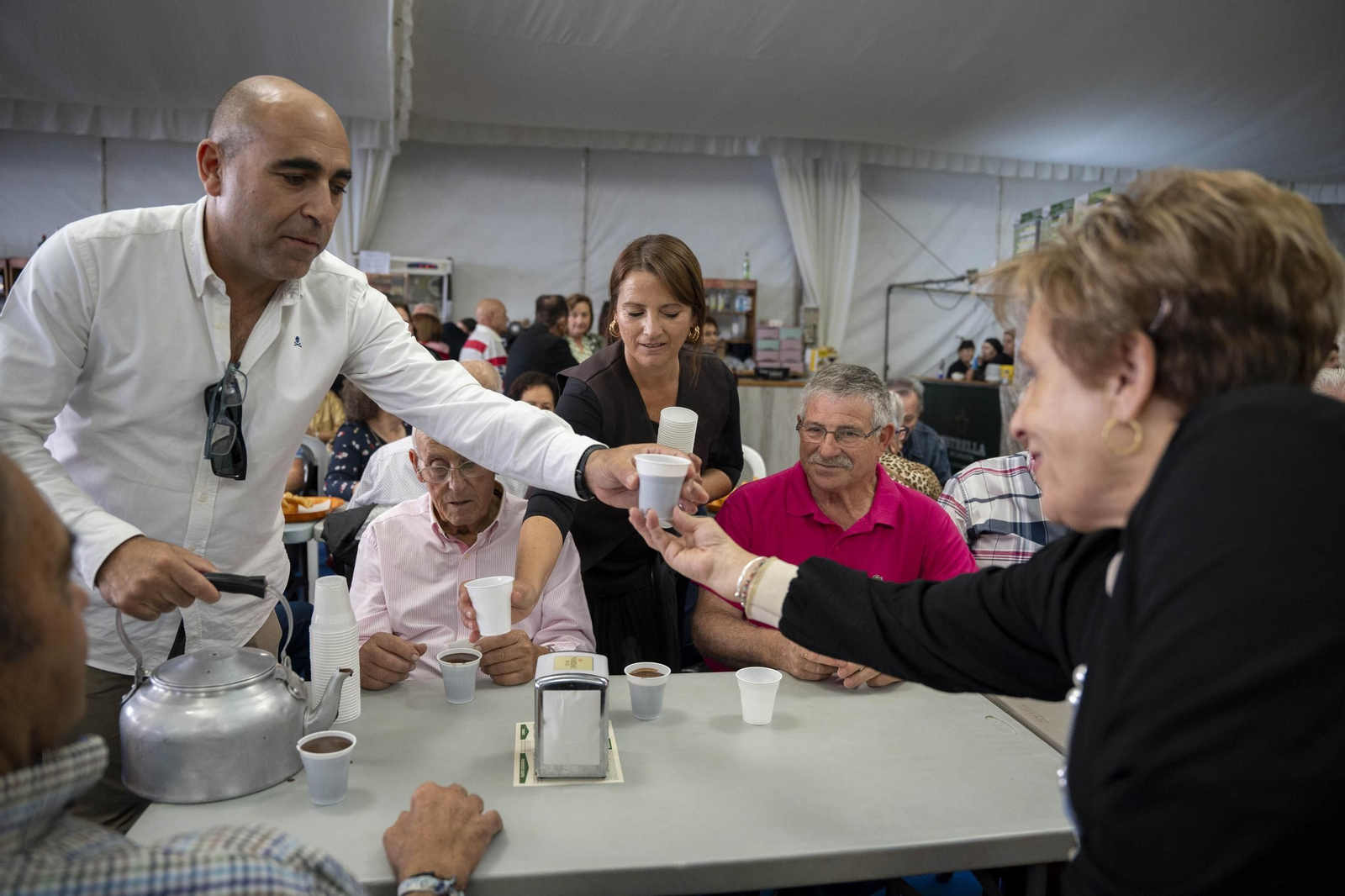 Las mejores imágenes de los churros con chocolate en la Feria de Albox