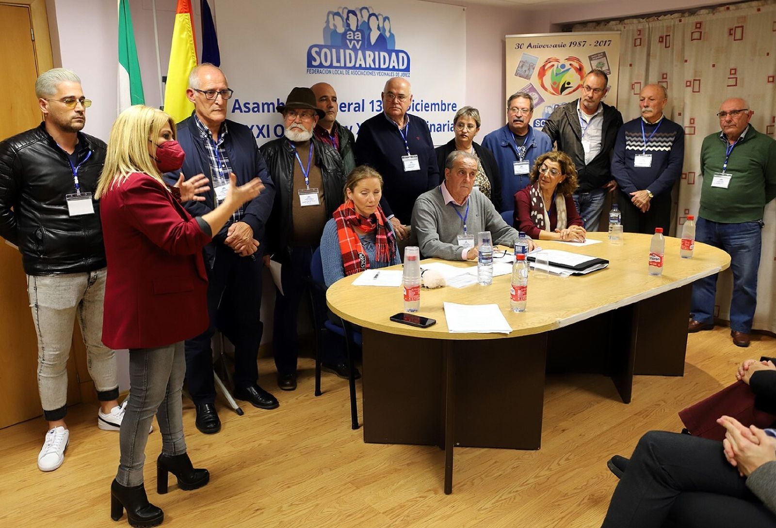 El nuevo presidente de Solidaridad y su junta directiva junto a la alcaldesa.