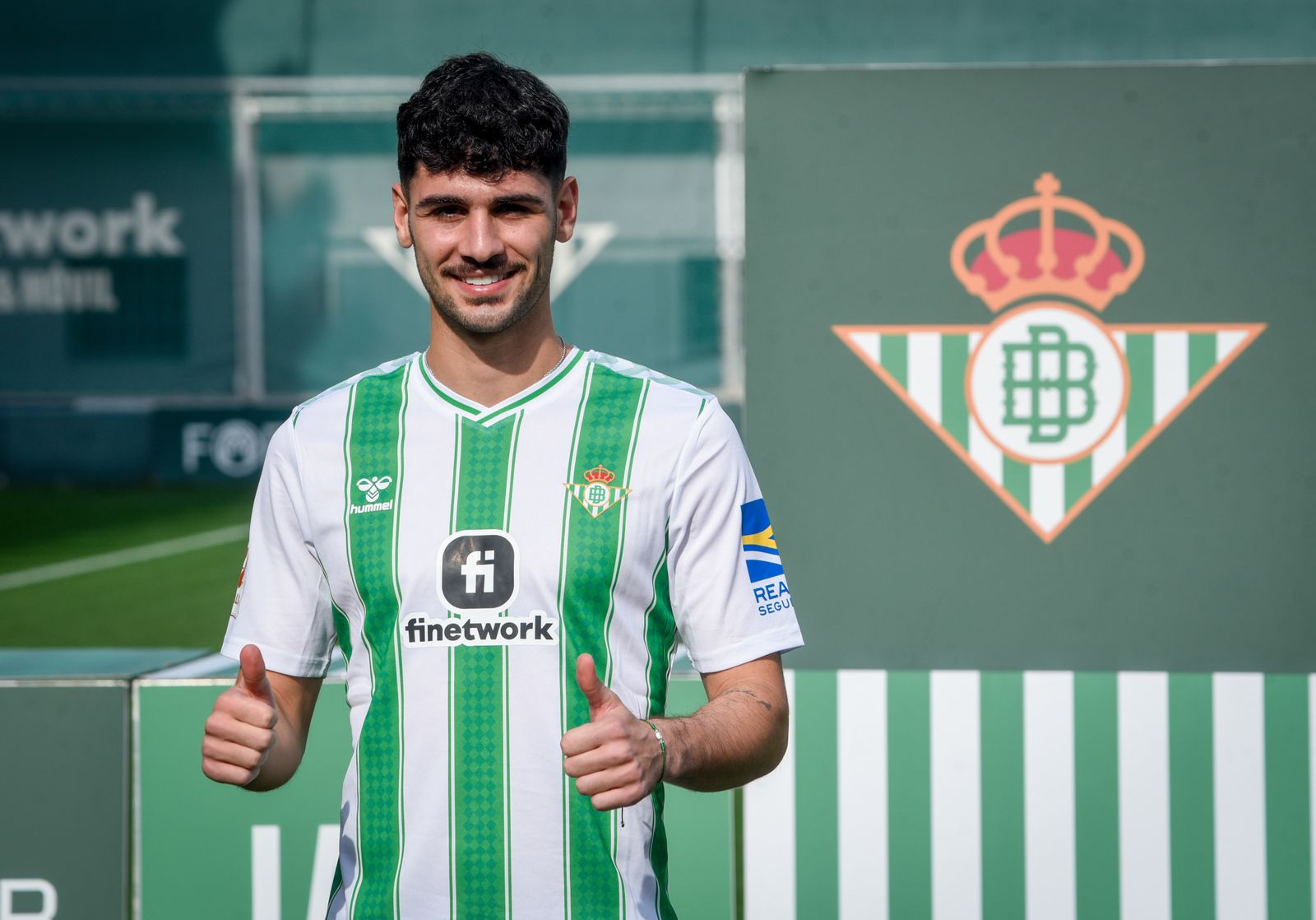 Presentación de Johnny Cardoso