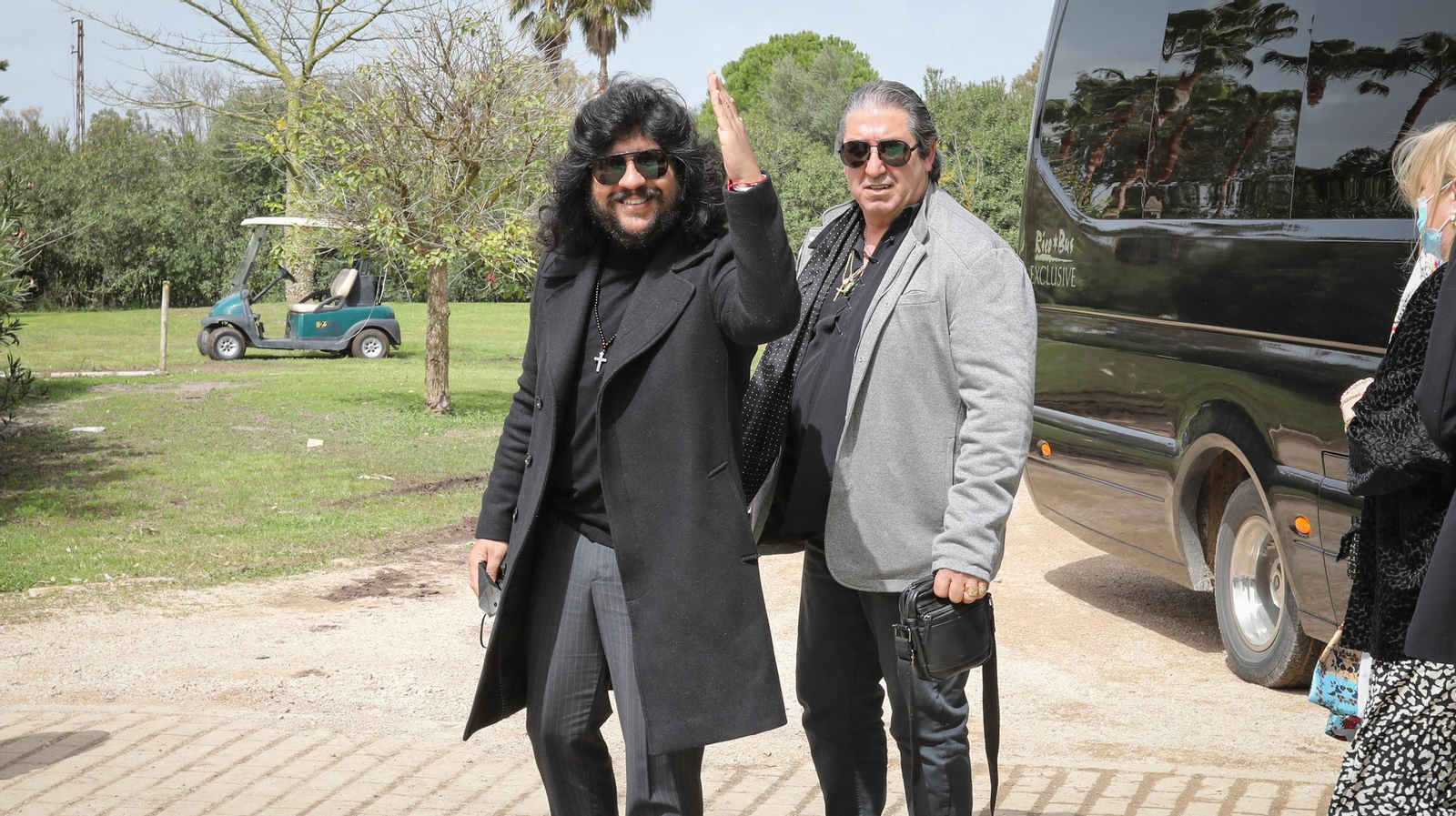 Artistas, políticos y empresarios en el bautizo de los nietos de José Luis López en Jerez