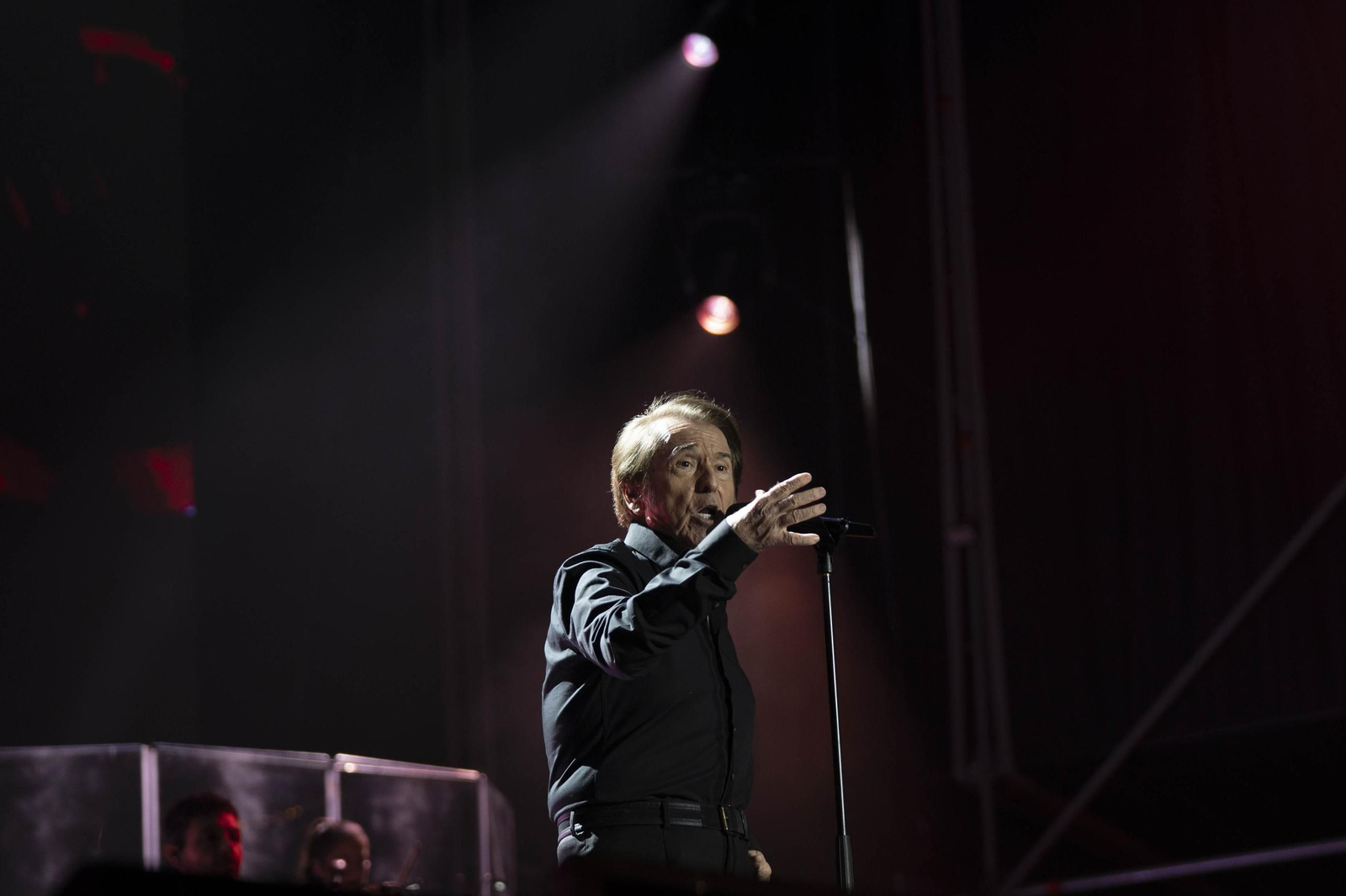 Las mejores imágenes del concierto de Raphael en la plaza de toros de Almería